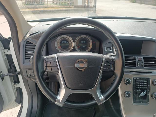 VOLVO XC60 DRIVe kINETIC 163 cv