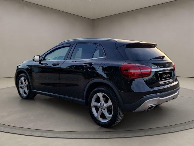 MERCEDES-BENZ GLA 200 d Automatic 4Matic Sport
