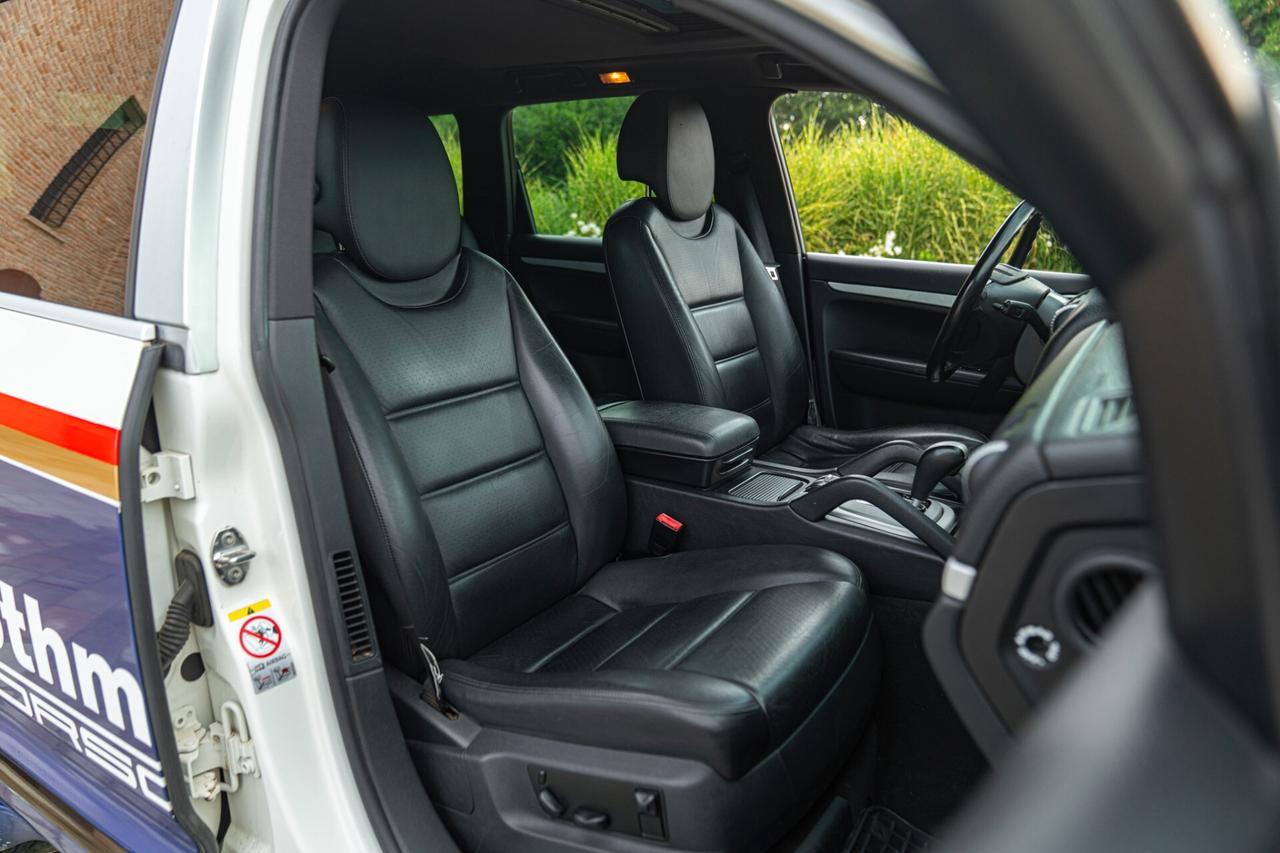 Porsche Cayenne S LIVREA ROTHMANS - POR00250