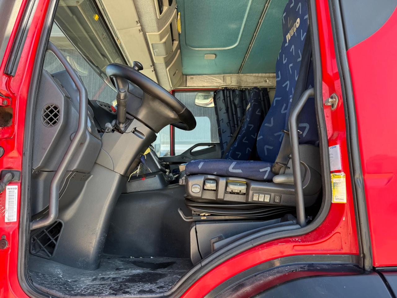 Iveco Stralis 190S31 isotermico con frigo 0°C e sponda