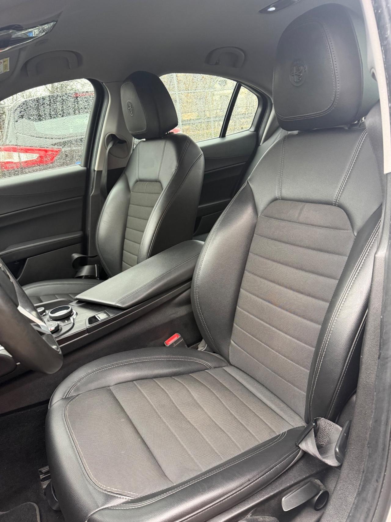 Alfa Romeo Giulia 2.2 Turbodiesel 180 CV AT8 Business Sport Launch Ed.