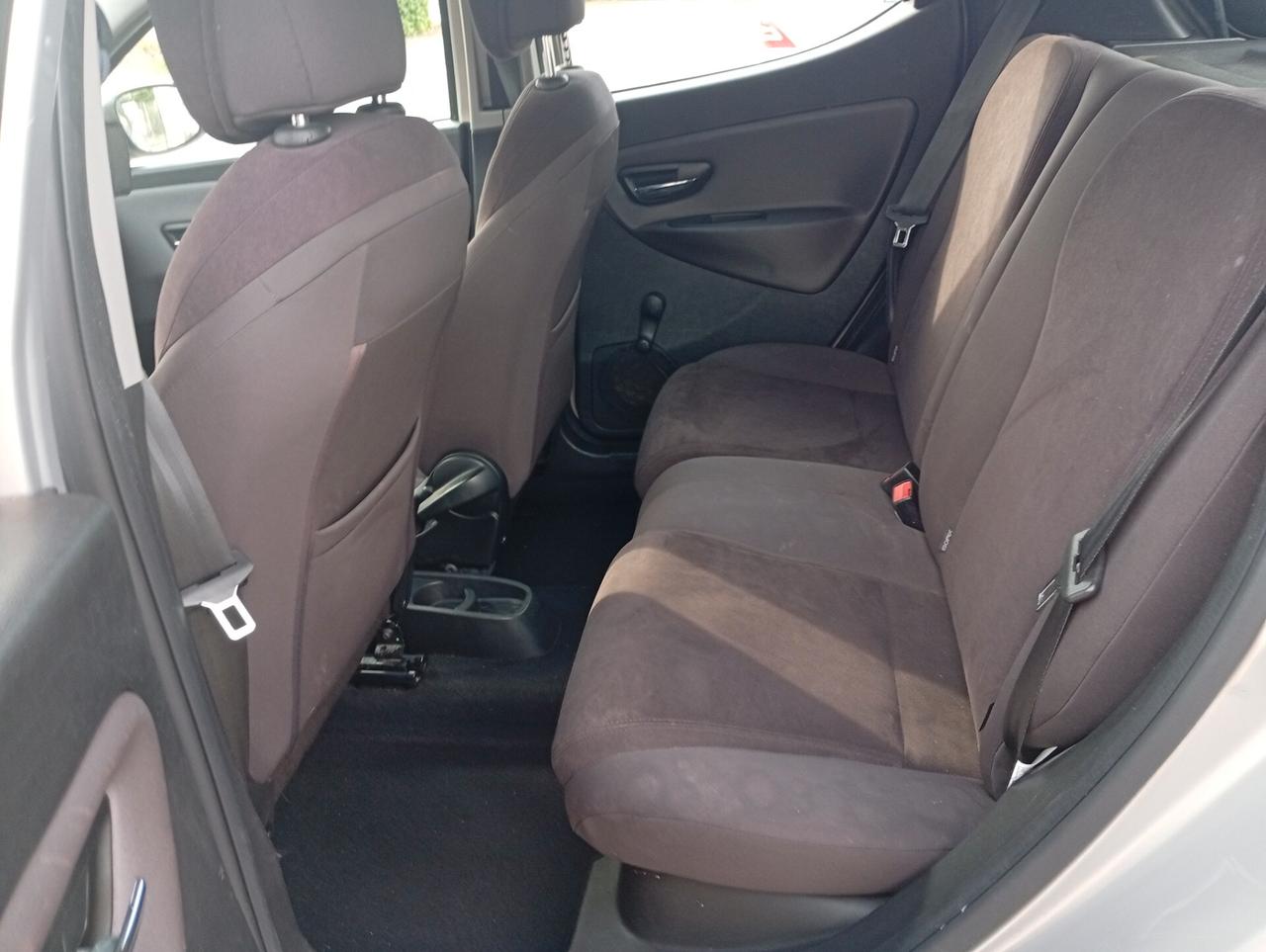 Lancia Ypsilon 1.2 69 CV Unyca