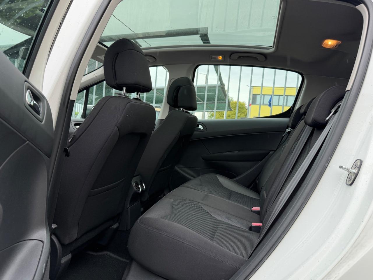 Peugeot 308 1.6 HDi 110CV 5p. Premium (6 Marce)