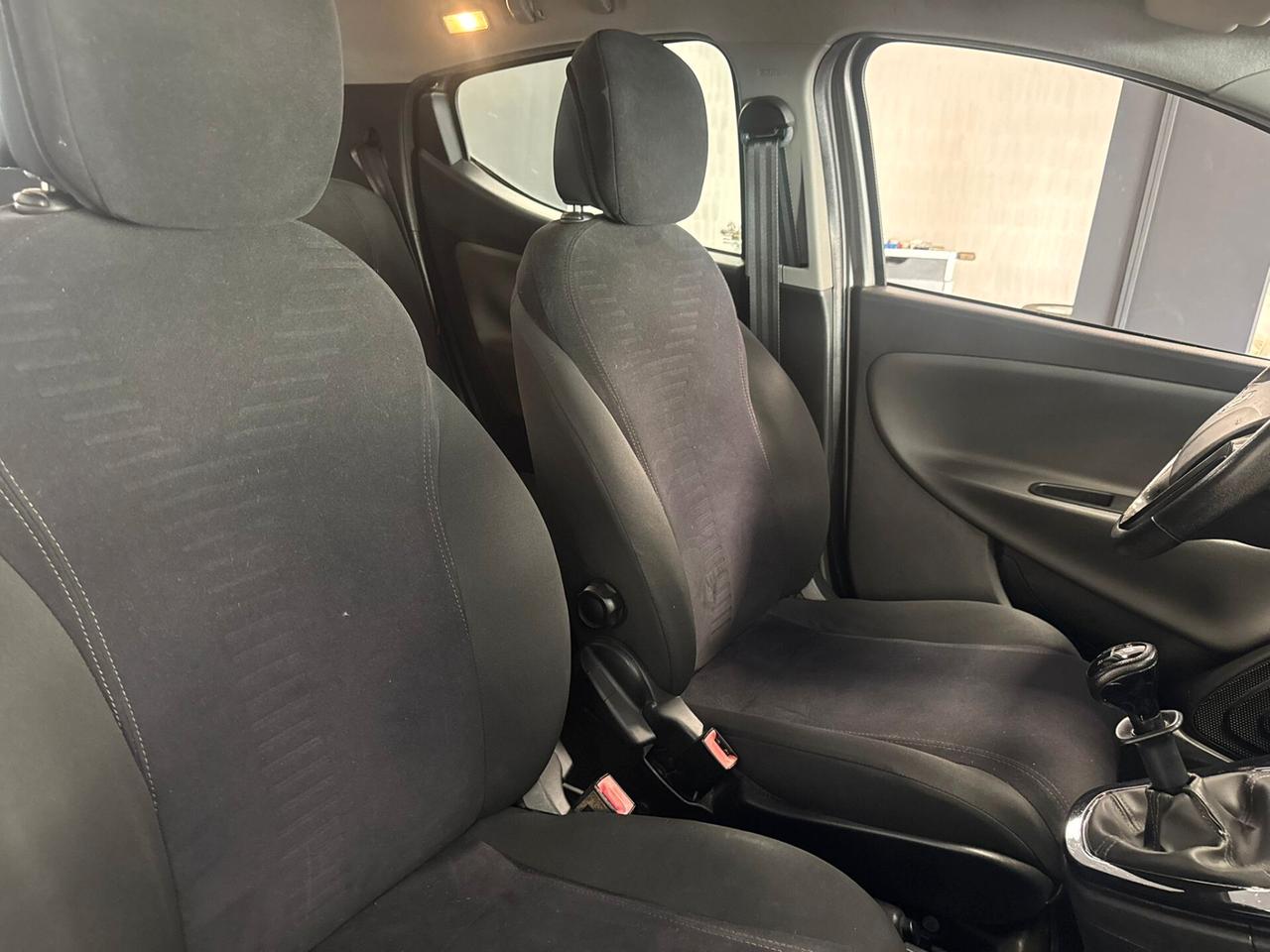 Lancia Ypsilon 1.2 69 CV 5 porte Silver