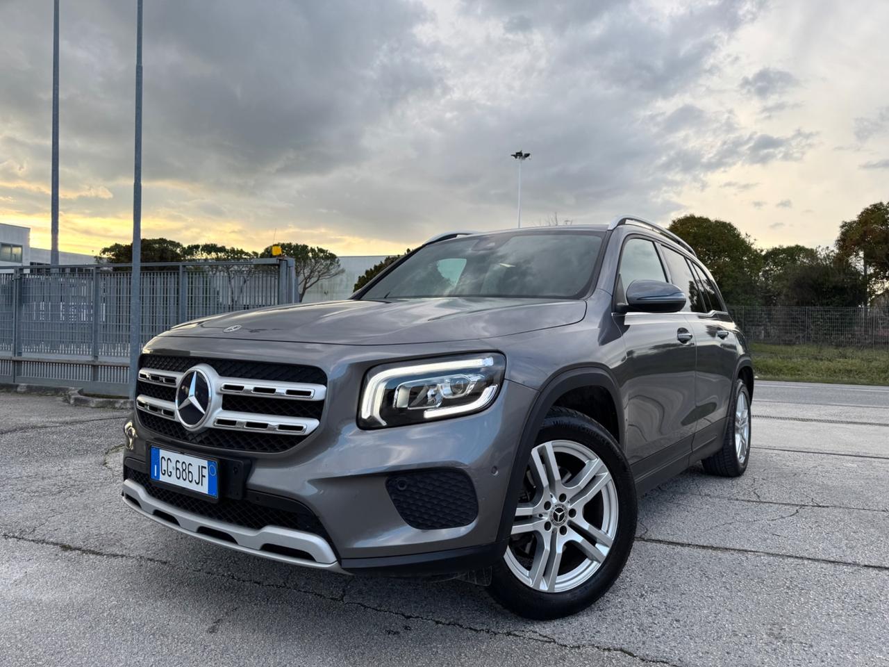 MERCEDES GLB 180d Sport - Luci Ambient Navi 18