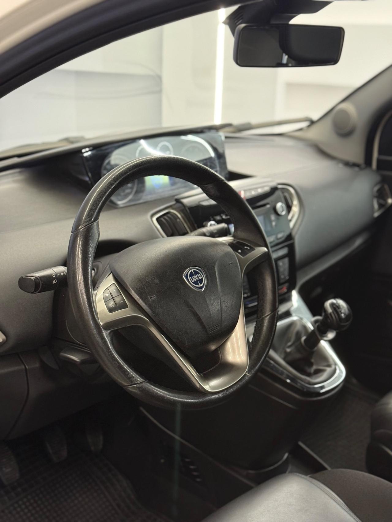 Lancia Ypsilon 1.2 69 CV 5 porte GPL Ecochic Platinum