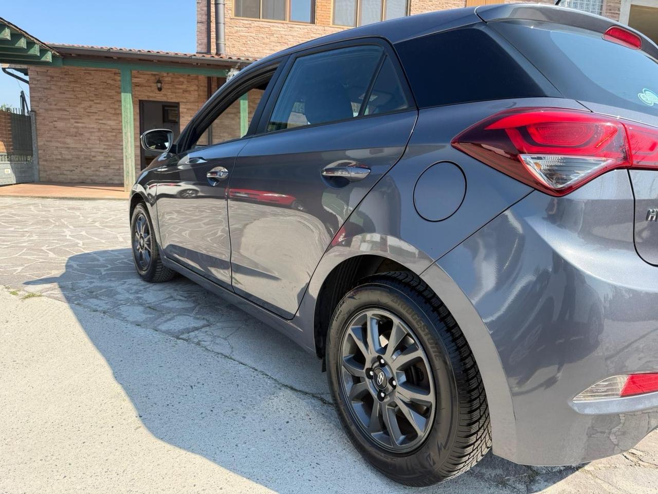 Hyundai i20 1.2 84 CV 5 porte Comfort neopatentati