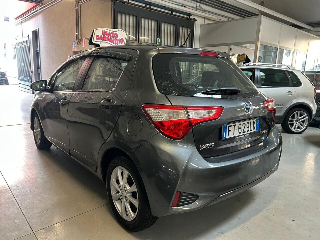 Toyota Yaris 1.5 Hybrid 5 porte Cool circola liberamente in AREA C