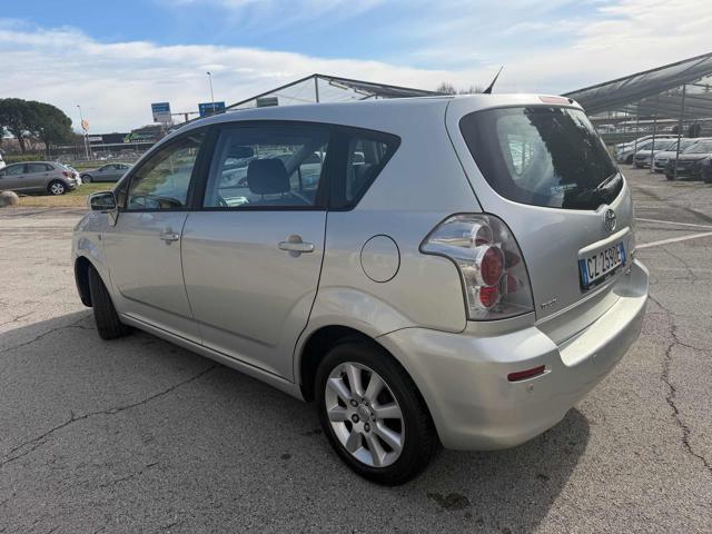 TOYOTA Corolla Verso 2.2 16V D-4D