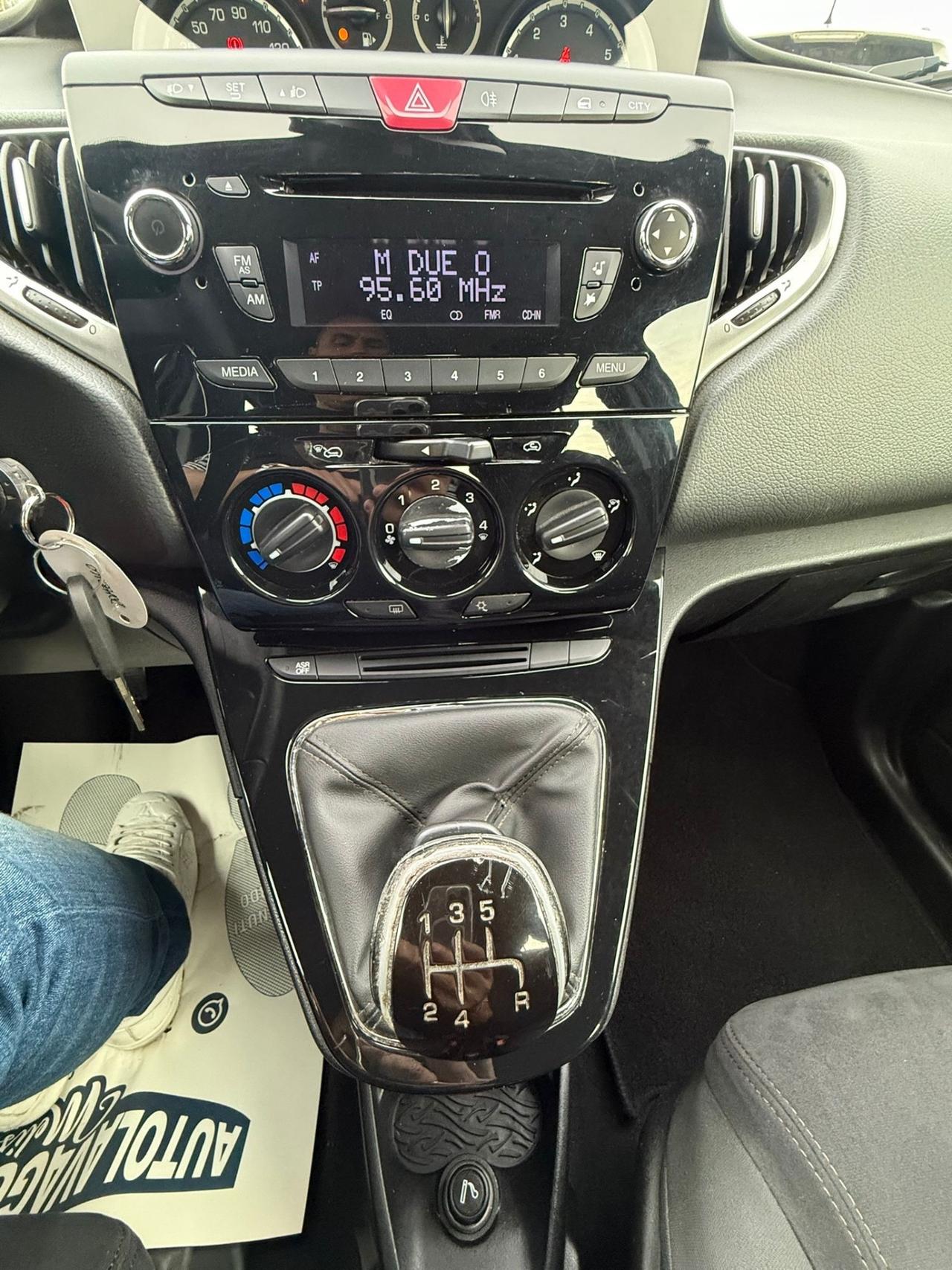 Lancia Ypsilon 1.2 Benz- Neopatentati-Anche Permuta