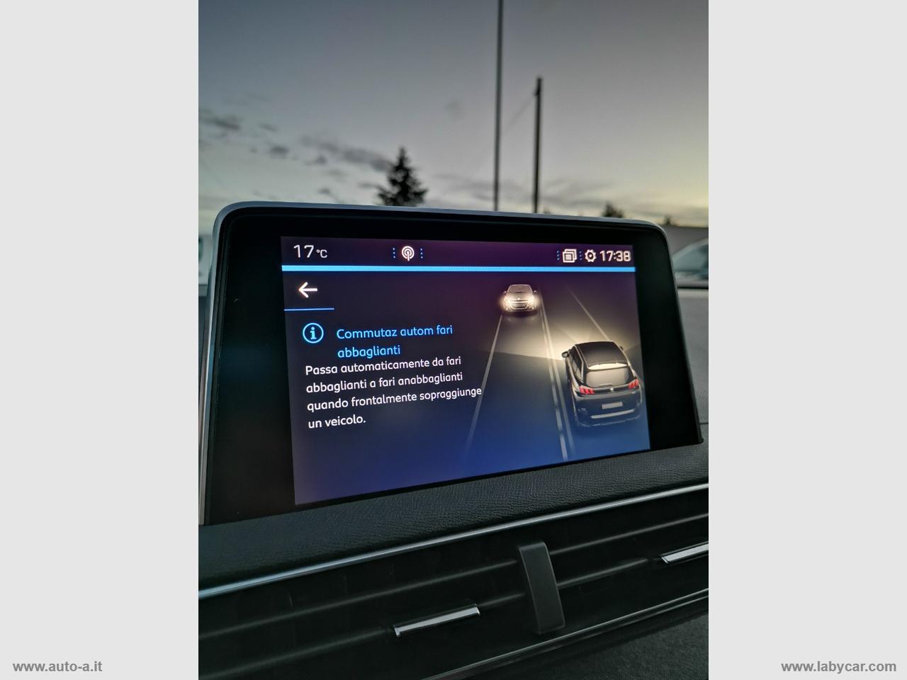 PEUGEOT 5008 BlueHDi 130 S&S EAT8 Crossway