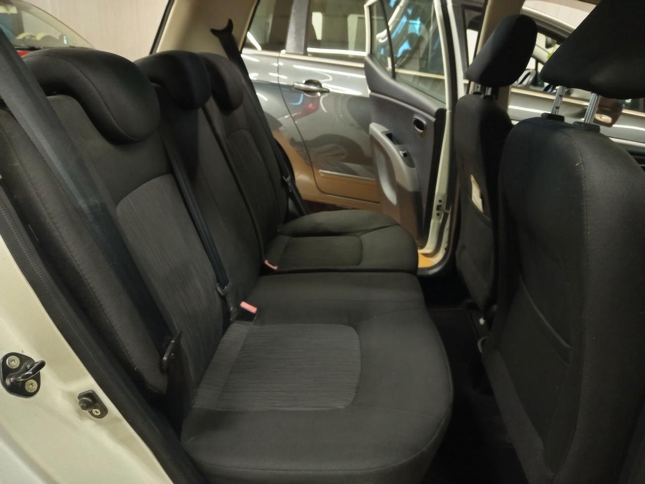 Hyundai i10 1.1 benzina, 100 Mila chilometri. Ok neopatentati