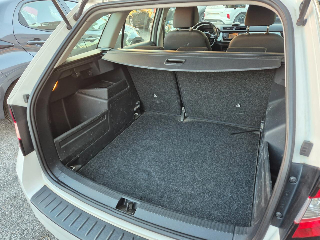 Skoda Fabia GANCIO TRAINO CARRELLO
