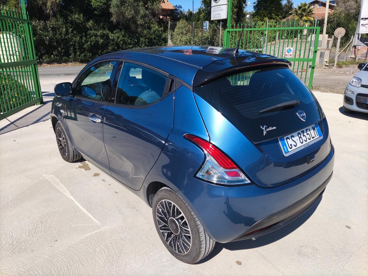 Lancia Ypsilon 1.0 FireFly 5 porte S&S Hybrid Gold