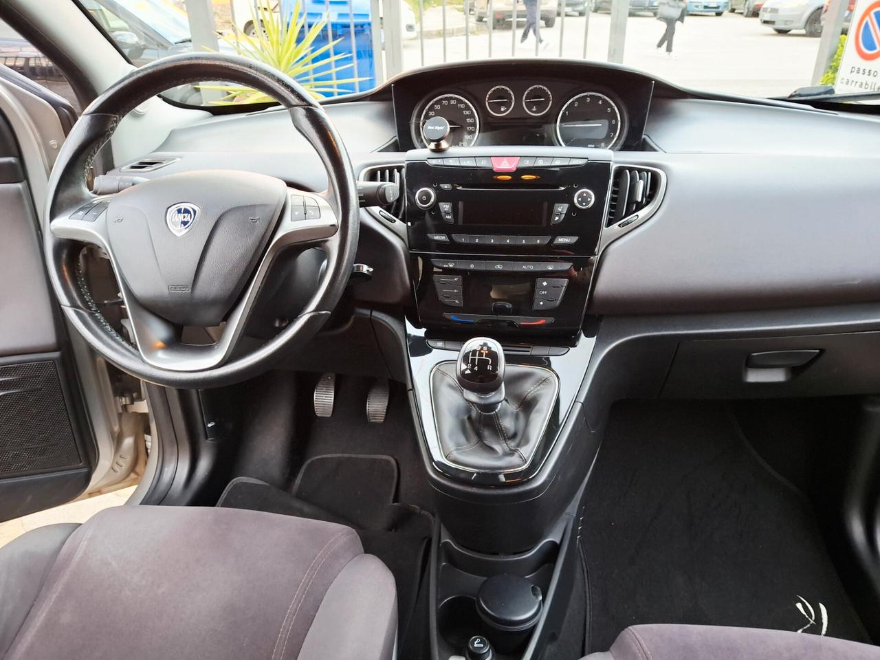 Lancia Ypsilon 1.2 69 CV 5 porte S&S Gold