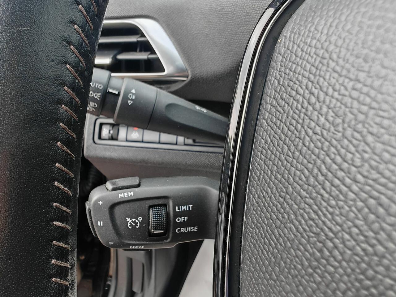 Peugeot 3008 1.5BlueHDi Allure navig cam 2022