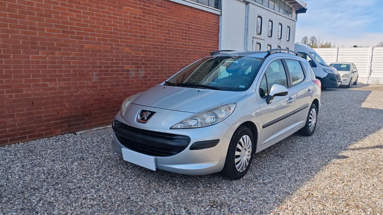 Peugeot 207 1.4 8V 75CV 5p. ONE Line