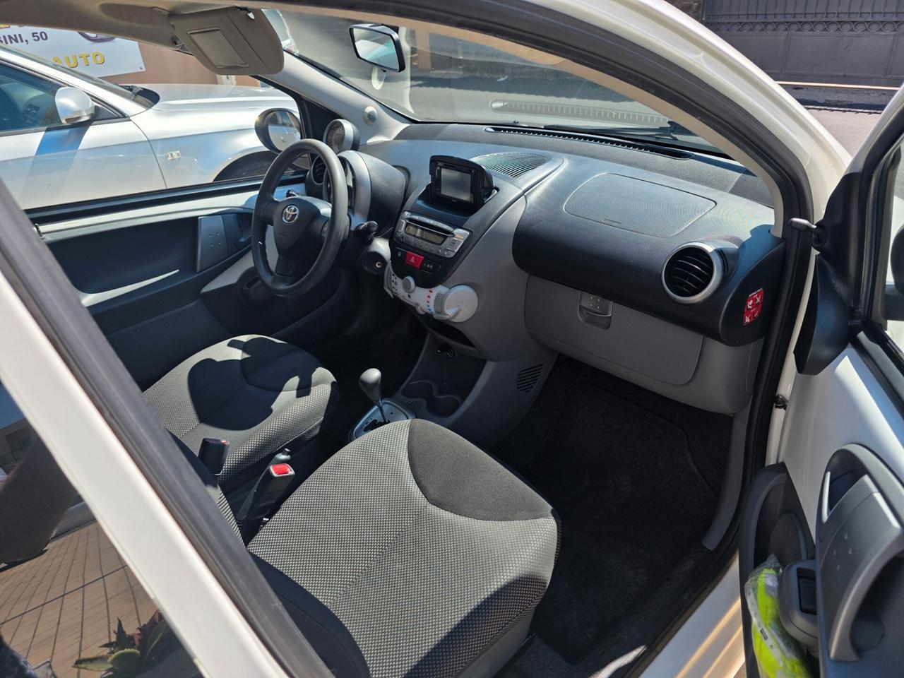 Toyota Aygo 1.0 12V VVT-i 5 porte Sol Connect MMT