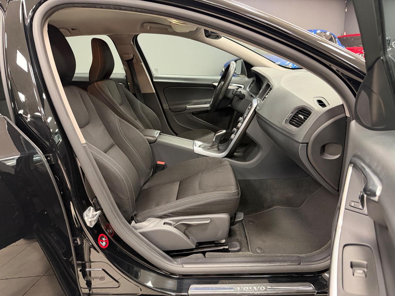 Volvo V60 D2 Geartronic Summum