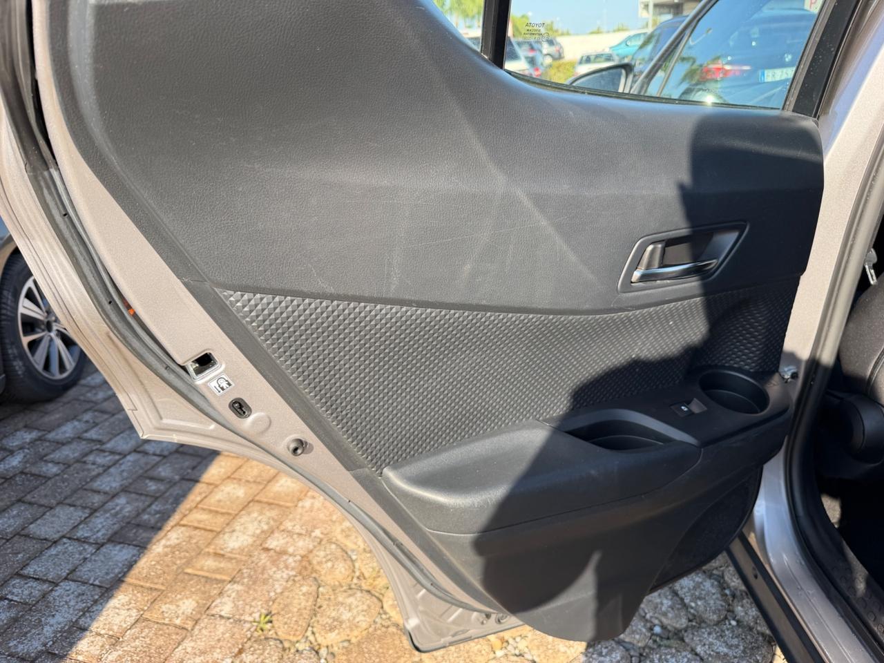 Toyota C-HR 1.8 Hybrid E-CVT Business