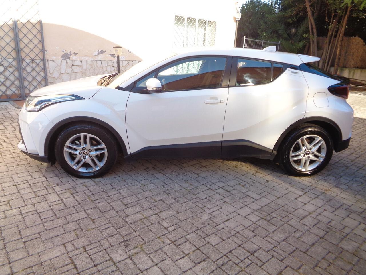 Toyota C-HR 1.8 HV Active NESSUN VINCOLO DI FINANZIAMENTO