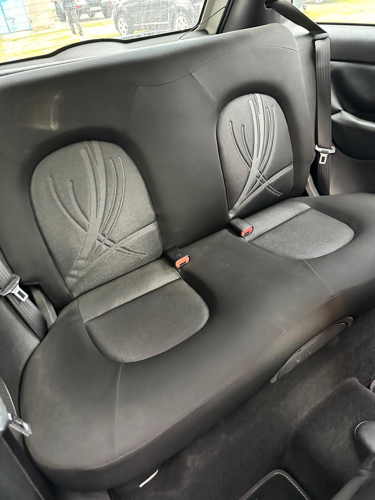 Lancia Ypsilon 1.3 MJT 75 CV Unyca