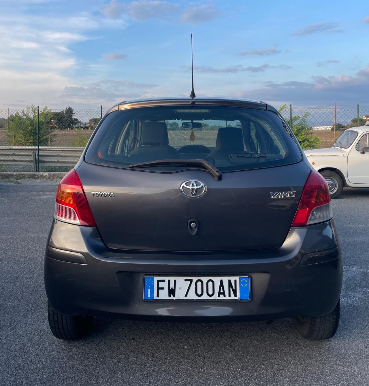 Toyota Yaris 1.0 5 porte Now