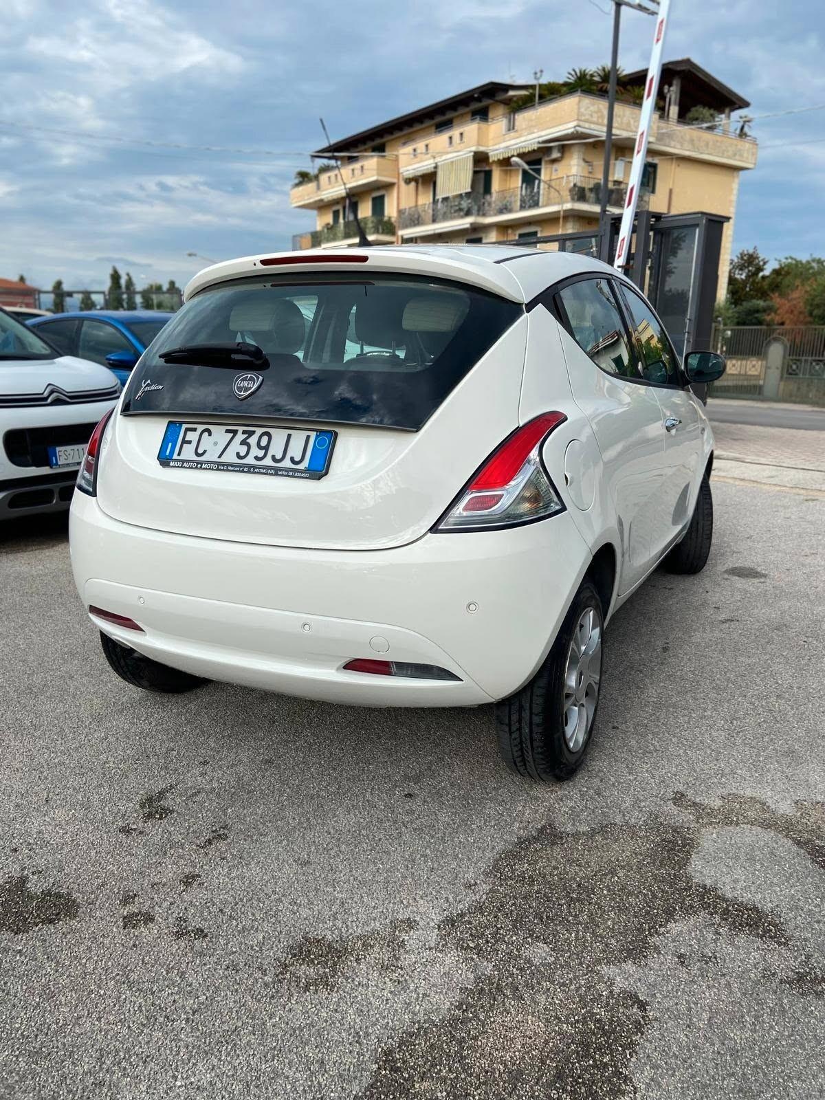 Lancia Ypsilon 0.9 TwinAir 85 CV 5 porte Metano Ecochic Elle