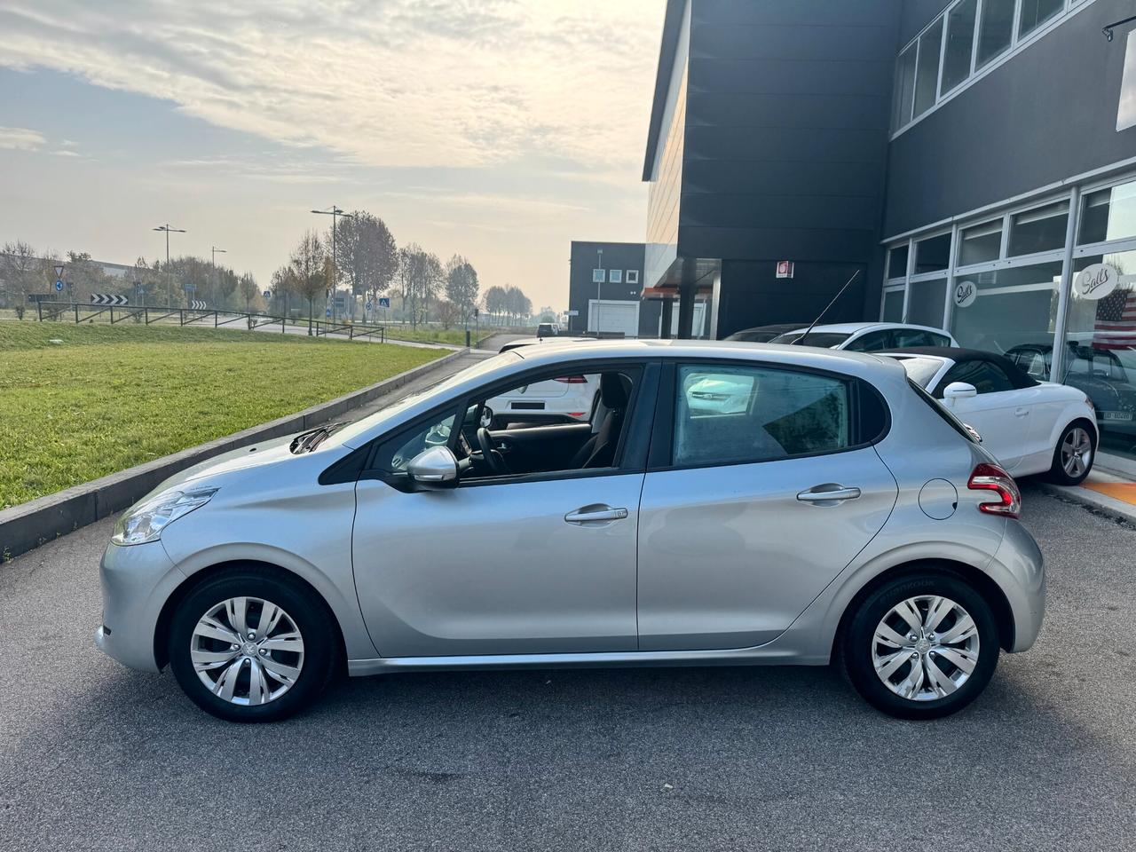 Peugeot 208 1.2 Neopatentati