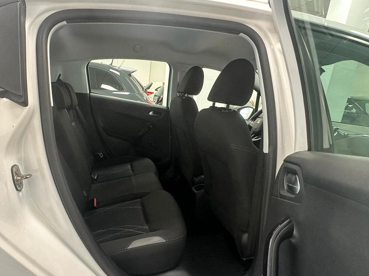 Peugeot 208 1.2 VTi 82 CV 5 porte Allure