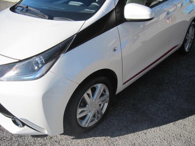 Toyota Aygo 1.0 VVT-i 69 CV 5 porte x-business MMT