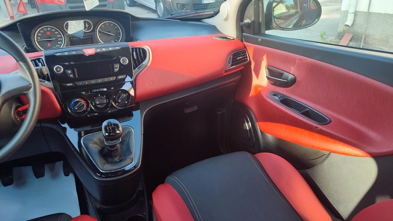 Lancia Ypsilon 1.2 69 CV 5 porte Elefantino