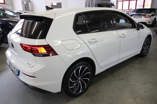 VOLKSWAGEN Golf Life 1.0 eTSI 110 CV DSG