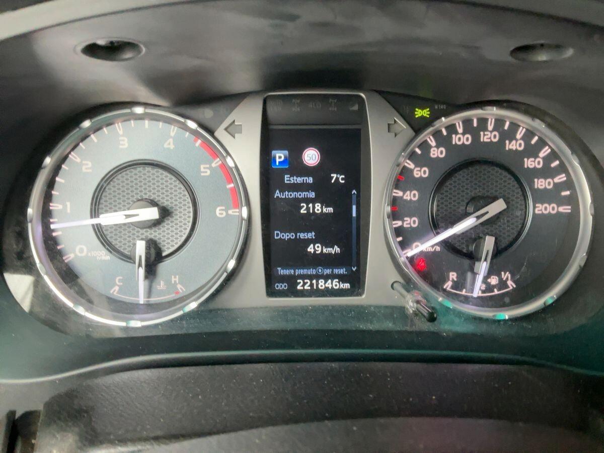 Toyota Hilux 2.8 D-4D Double Cab Executive 4x4 — 204 CV | 01/2021 | 222.400 km