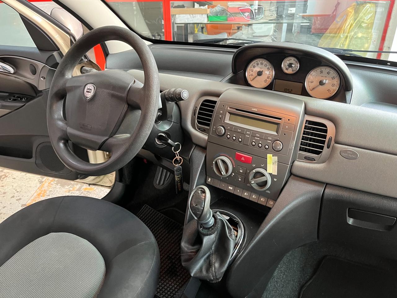 Lancia Ypsilon 1.2 16V Argento