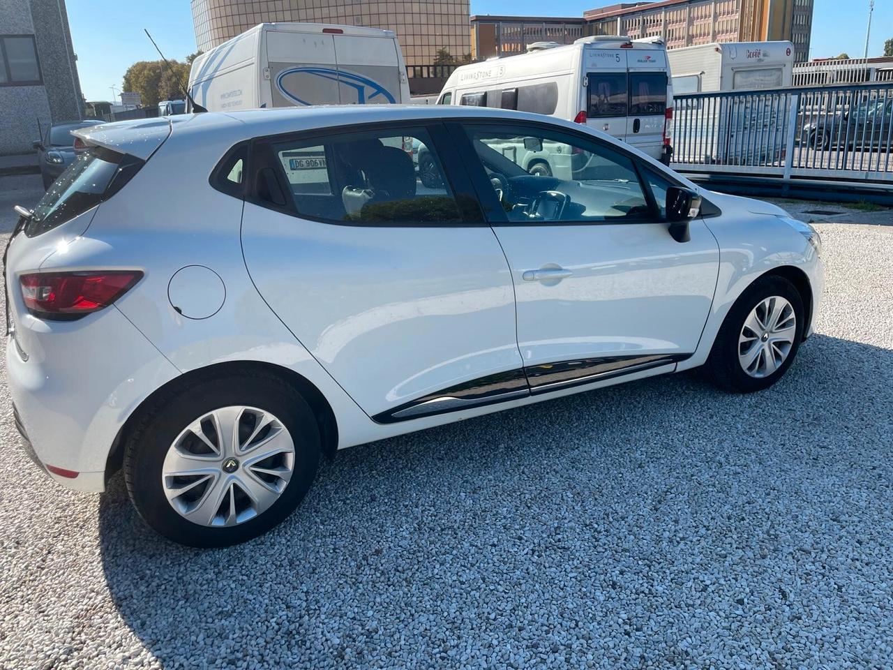 Renault Clio dCi 8V 75 CV 5 porte Duel2