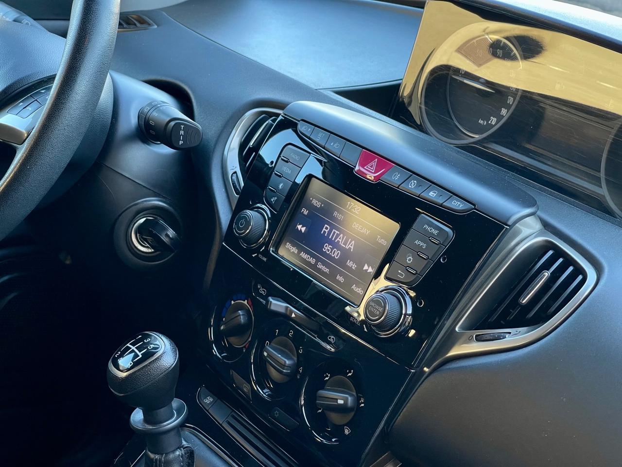 Lancia Ypsilon 1.2 69 CV 5 porte S&S Gold