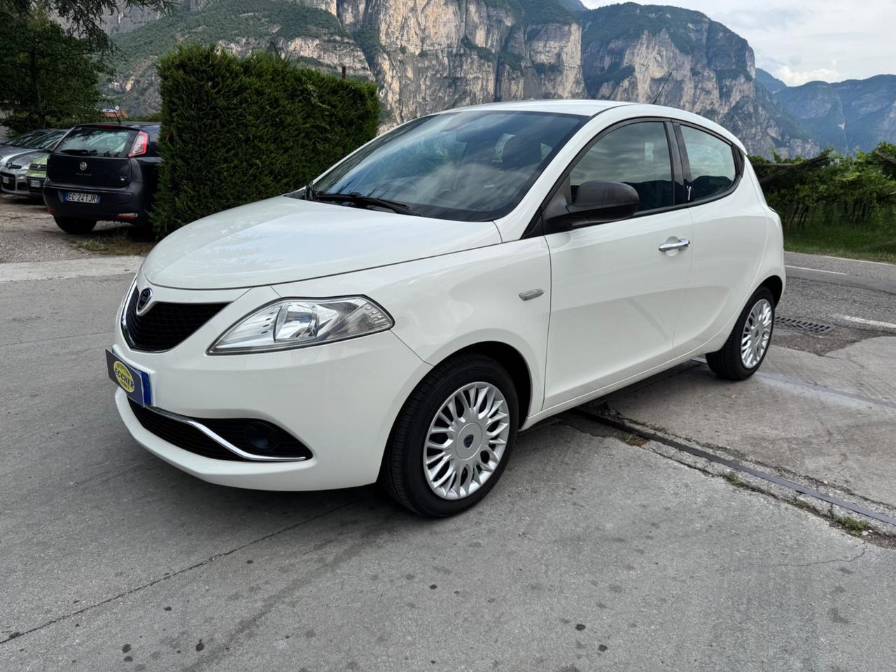 Lancia Ypsilon 1.3 MJT 16V 95 CV 5 porte S&S Silver