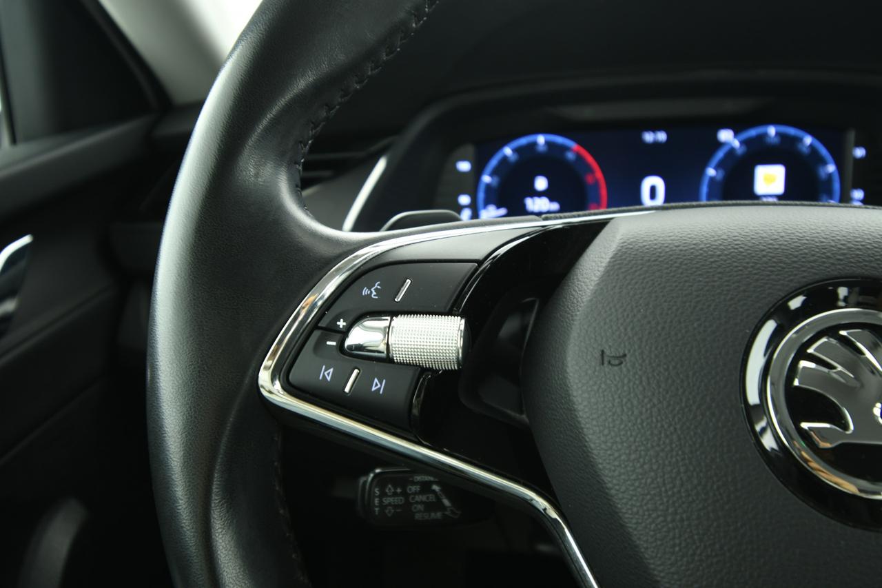 SKODA Octavia Wagon 2.0 tdi evo Executive 4x4 150cv dsg ACC+APP CONNECT