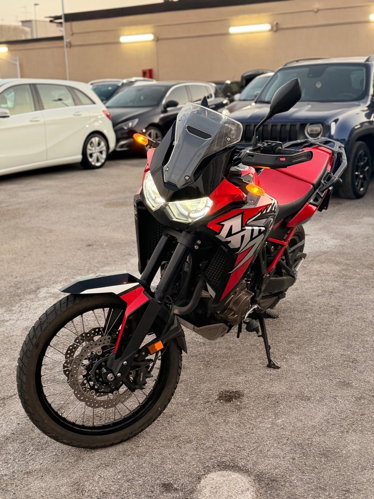 Honda Africa Twin 1100 Manuale possibilità di finanziamento