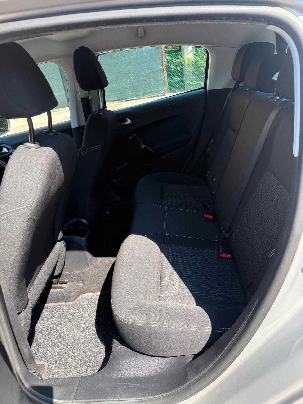 Peugeot 208 1.2 - NEOPATENTATI - 12 MESI DI GARANZIA -