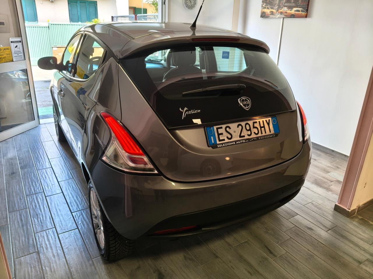 Lancia Ypsilon 5 porte Metano Ecochic Gold