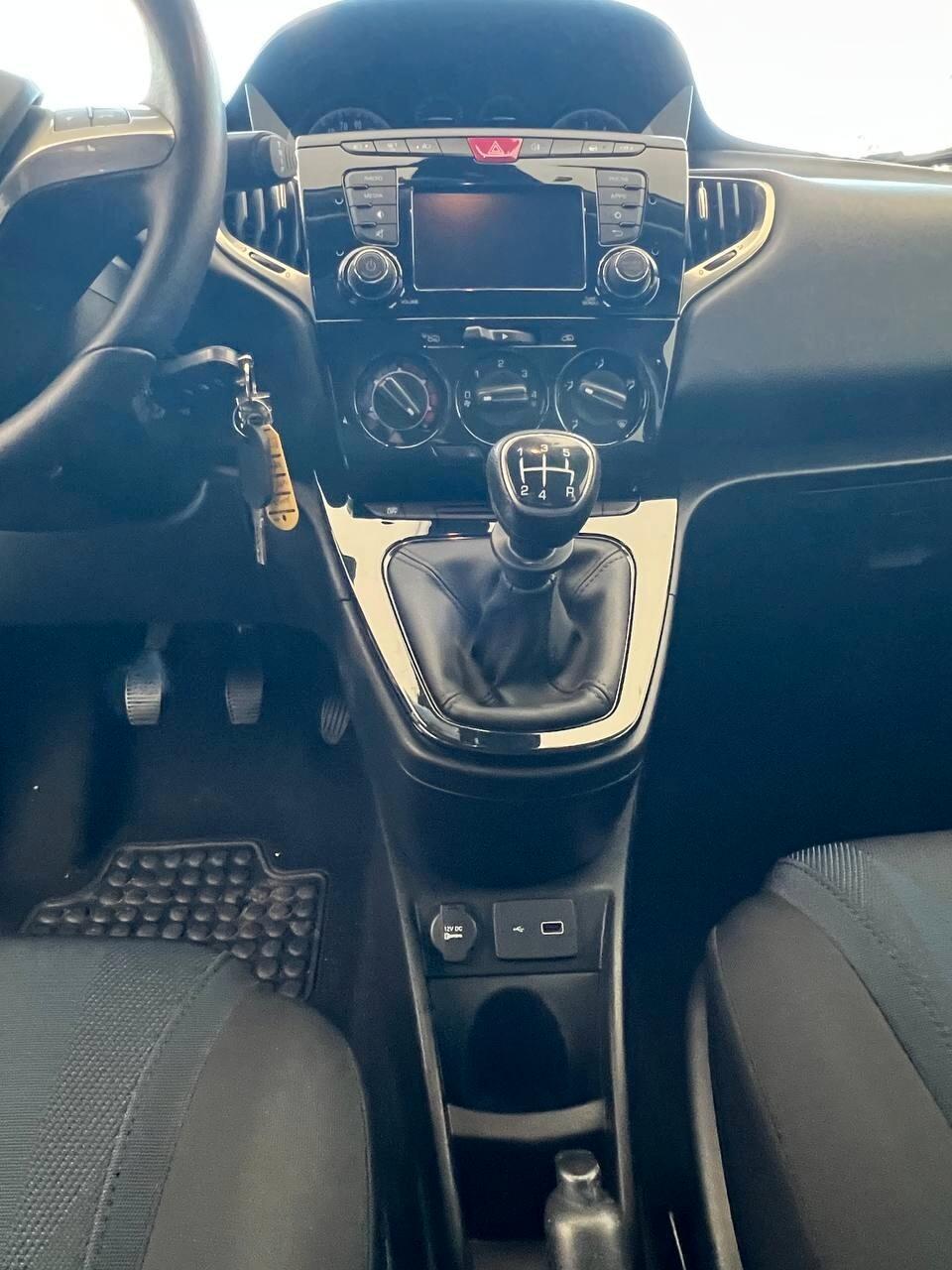 Lancia Ypsilon 1.2 69 CV 5 porte Mya