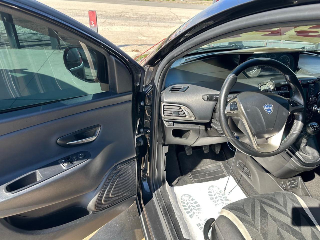 Lancia Ypsilon 1.2 GPL Gold