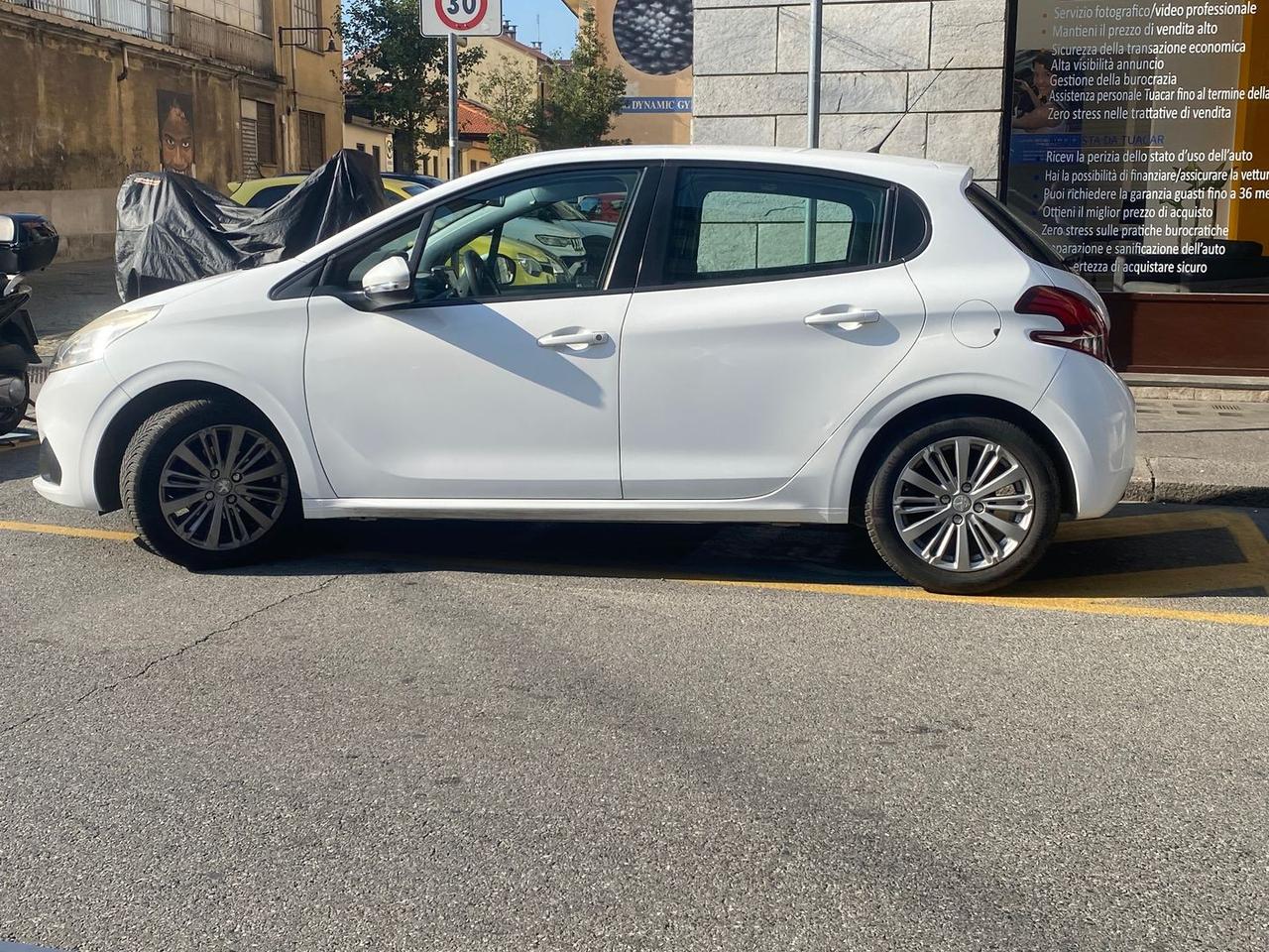Peugeot 208 life #11893
