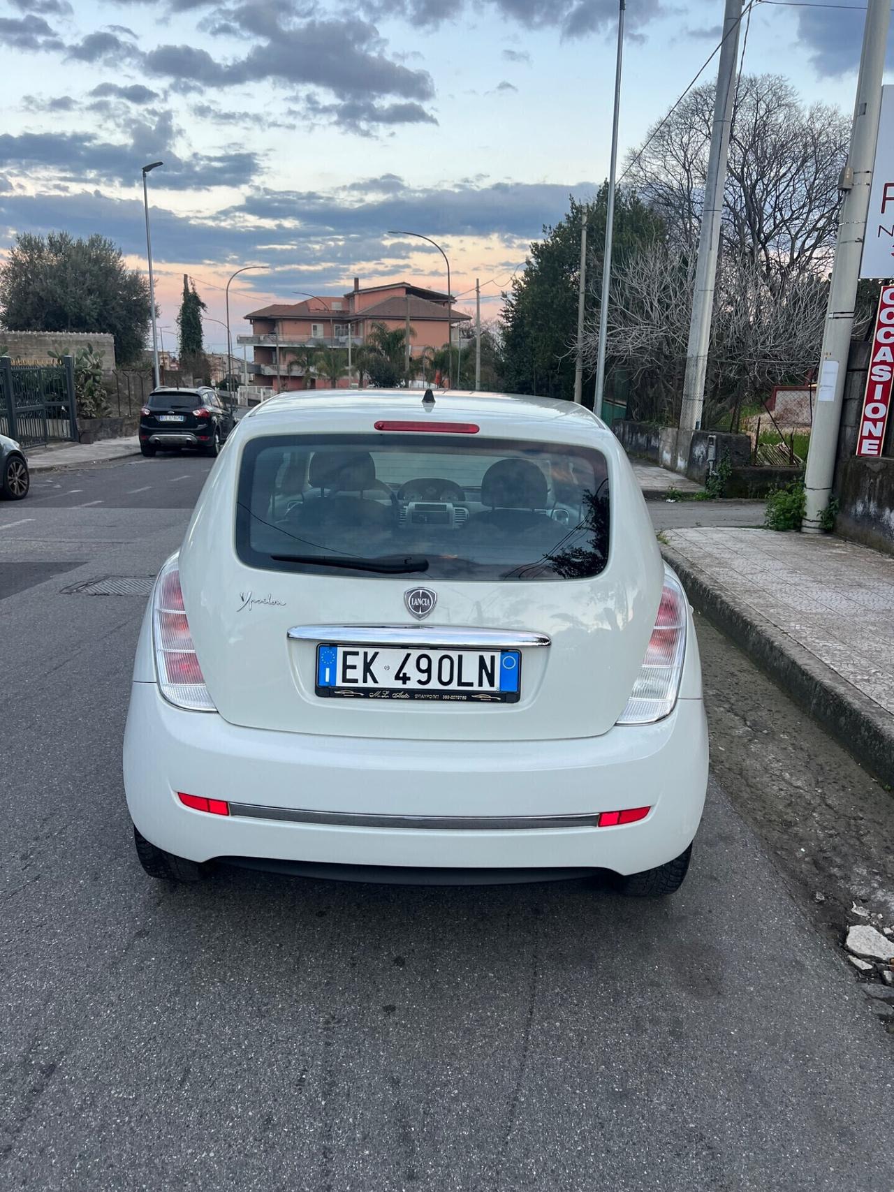 Lancia Ypsilon 1.3 MJT 75 CV Unyca