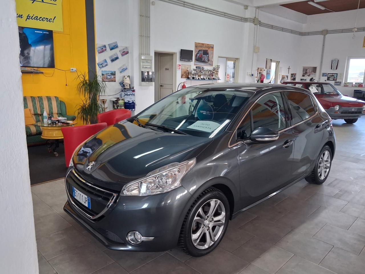 Peugeot 208 1.4 HDi 68 CV 5 porte Allure