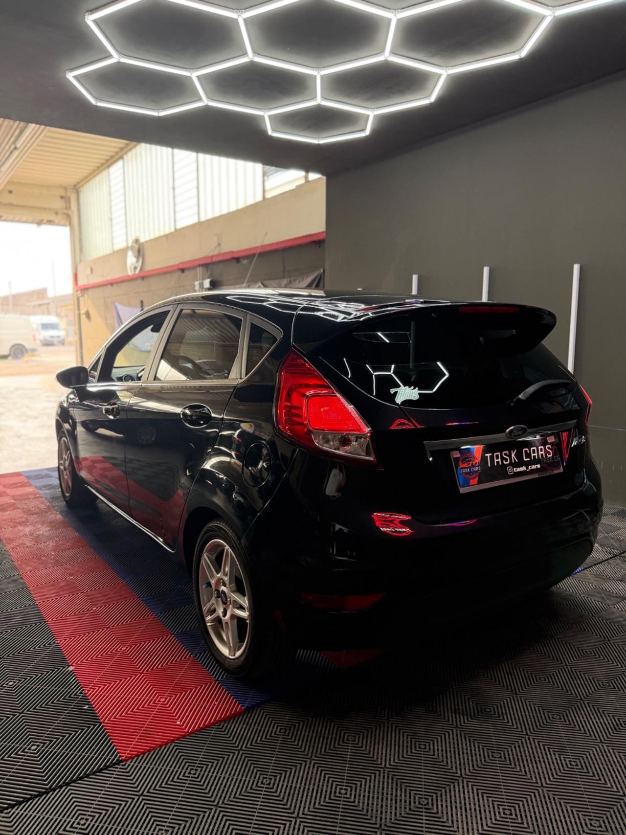 Ford Fiesta 1.5 TDCi 75CV 5 porte Titanium