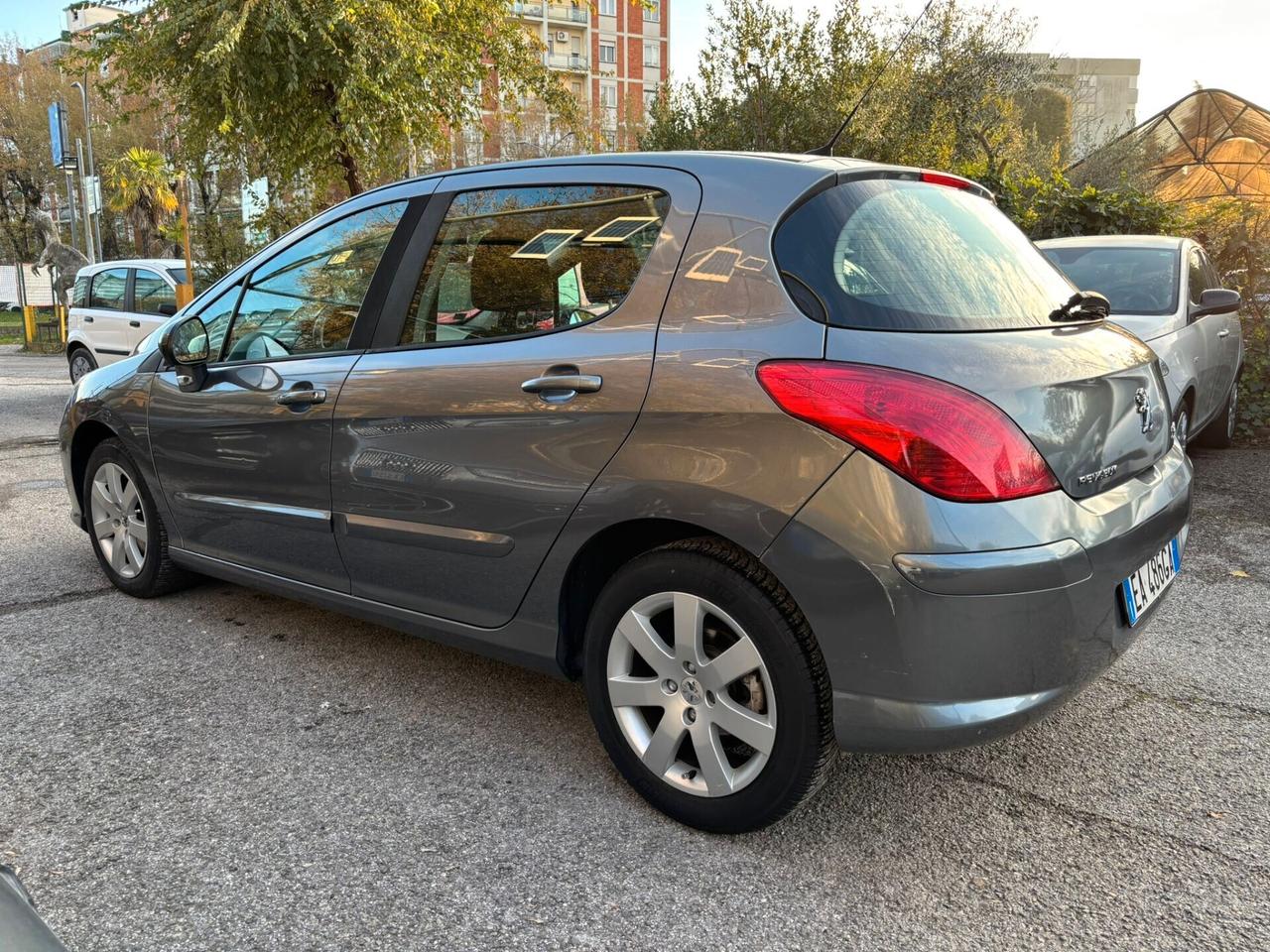 Peugeot 308 1.6 HDi 110CV 5p. Féline (6 Marce)