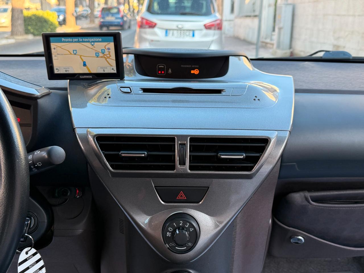 Toyota iQ 1.0 68CV Automatic *NAVI - 2009
